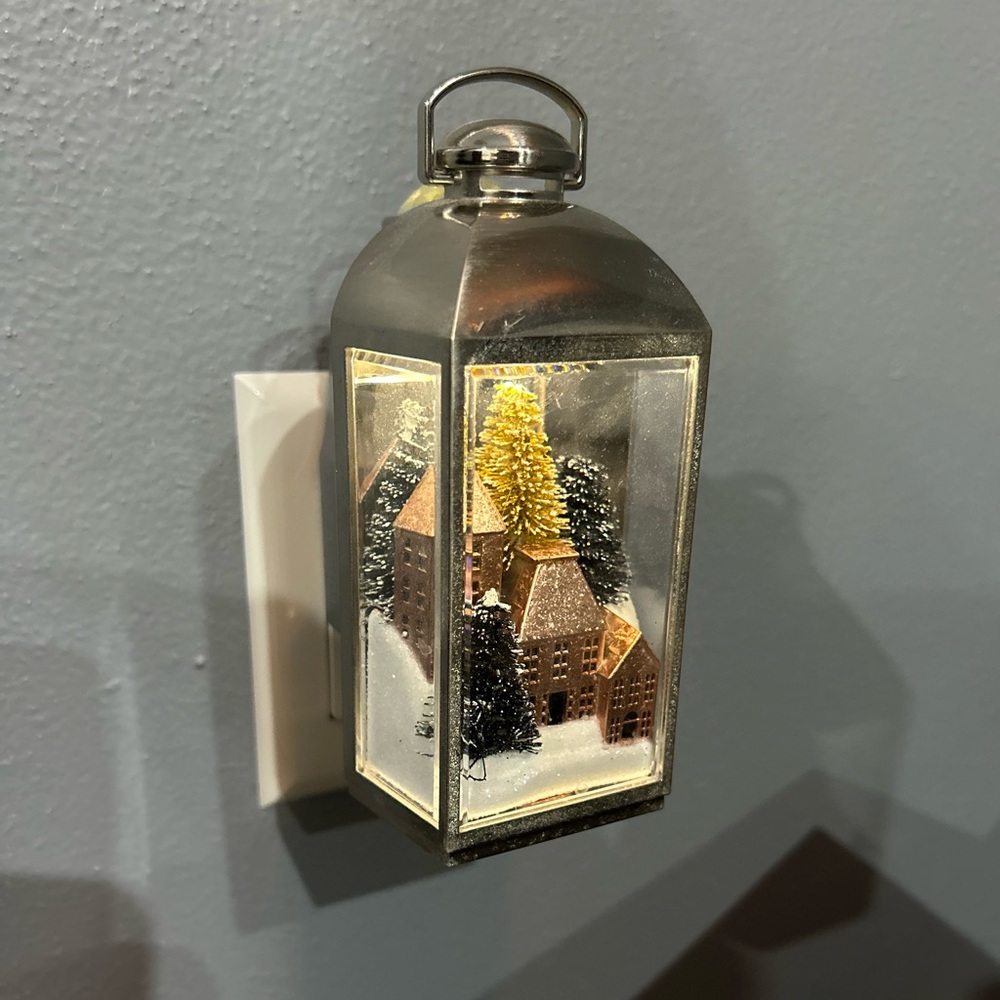 Bath & Body Works light up, holiday wallflower scent holder